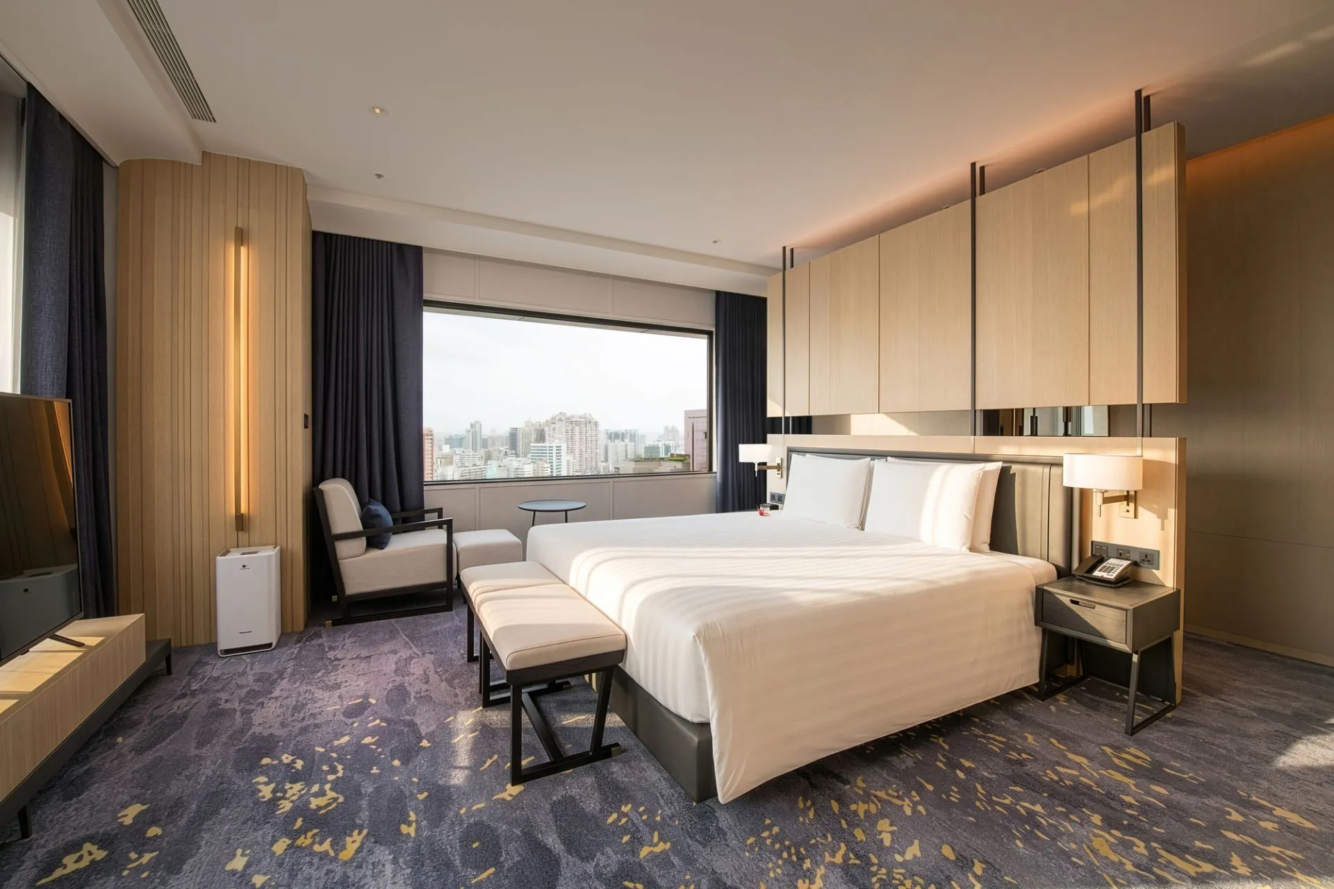 Junior Corner King Suite